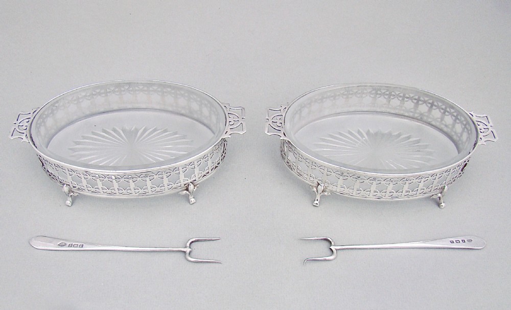CASED PAIR OF ART DECO SILVER BUTTER DISHES BY THE ADIE BROTHERS, BIRMINGHAM 1927 View III