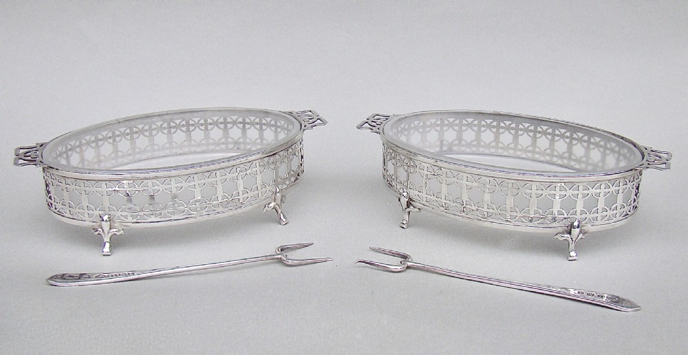 CASED PAIR OF ART DECO SILVER BUTTER DISHES BY THE ADIE BROTHERS, BIRMINGHAM 1927 View IV
