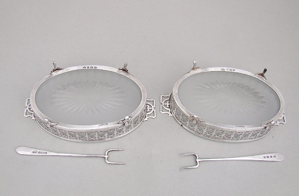 CASED PAIR OF ART DECO SILVER BUTTER DISHES BY THE ADIE BROTHERS, BIRMINGHAM 1927 View VI