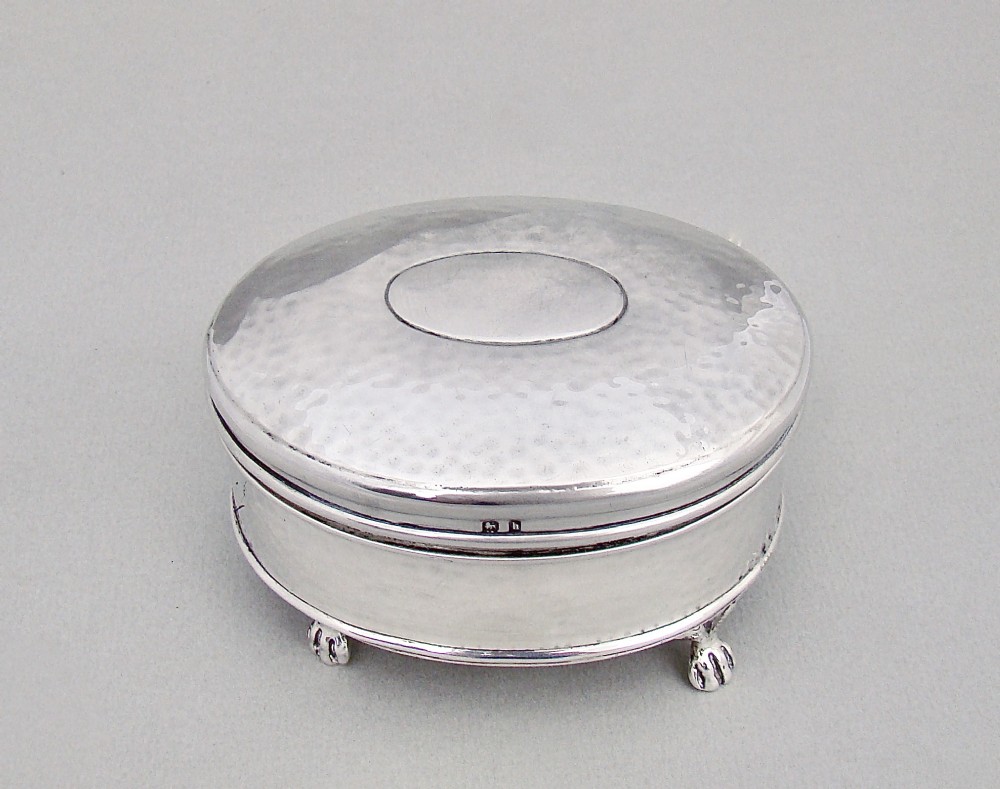 EXQUISITE ARTS & CRAFT SPOT-HAMMERED SILVER JEWELLERY BOX BY BLANCKENSEE & SONS, BIRMINGHAM 1907