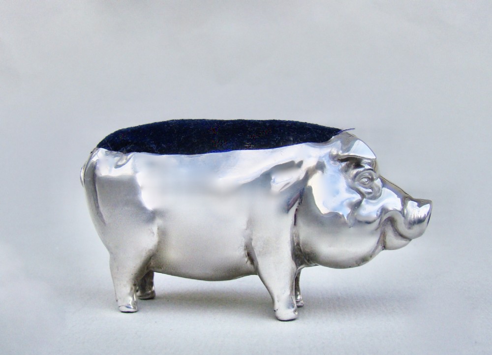 LARGE EDWARDIAN SILVER “ PIG” PIN CUSHION BY HENRY MATTHEWS, BIRMINGHAM 1907
 View II