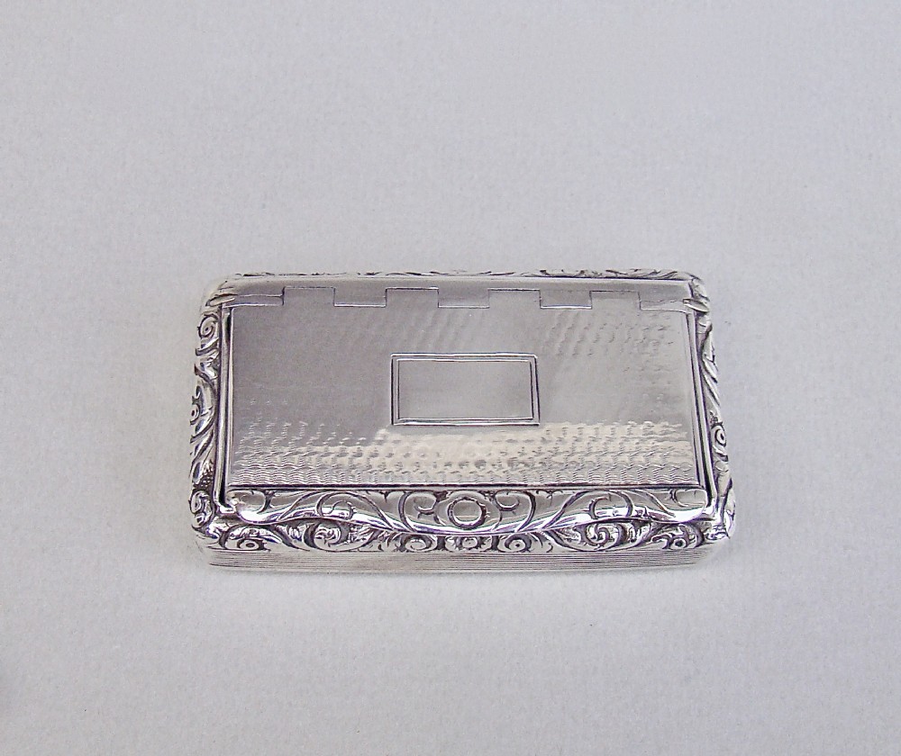 GEORGIAN SILVER SNUFF BOX BY THOMAS & WILLIAM SIMPSON, BIRMINGHAM 1824