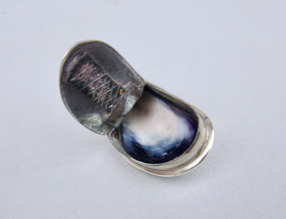 UNUSUAL EDWARDIAN SILVER PLATED MASONIC MUSSEL SHELL SNUFF BOX, CIRCA 1900 View V