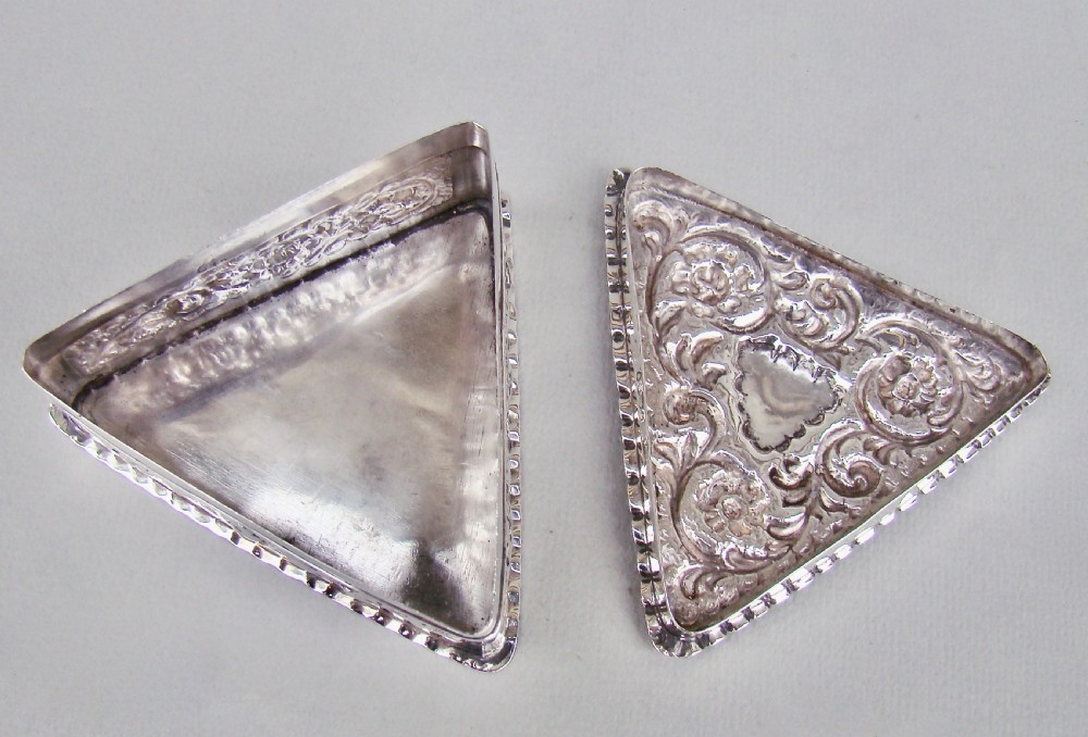UNUSUAL VICTORIAN SILVER TRINKET BOX BY GEORGE HOWSON, LONDON 1885 View IV