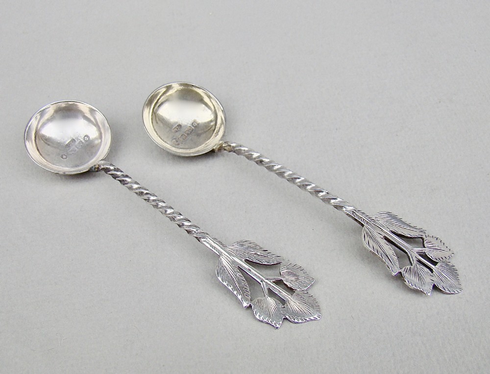 PAIR OF VICTORIAN SILVER SALT SPOONS BY HILLIARD & THOMASON BIRMINGHAM 1877