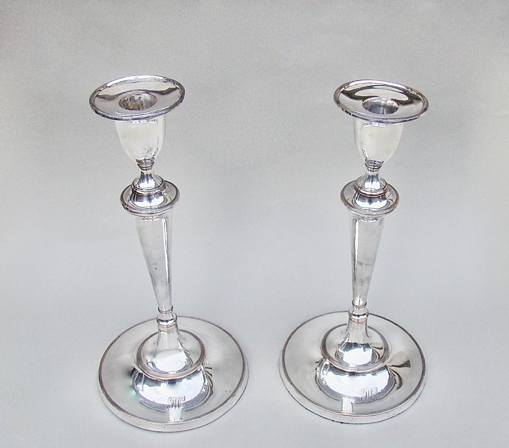 PAIR OF GEORGIAN OLD SHEFFIELD PLATE CANDLESTICKS, CIRCA 1820