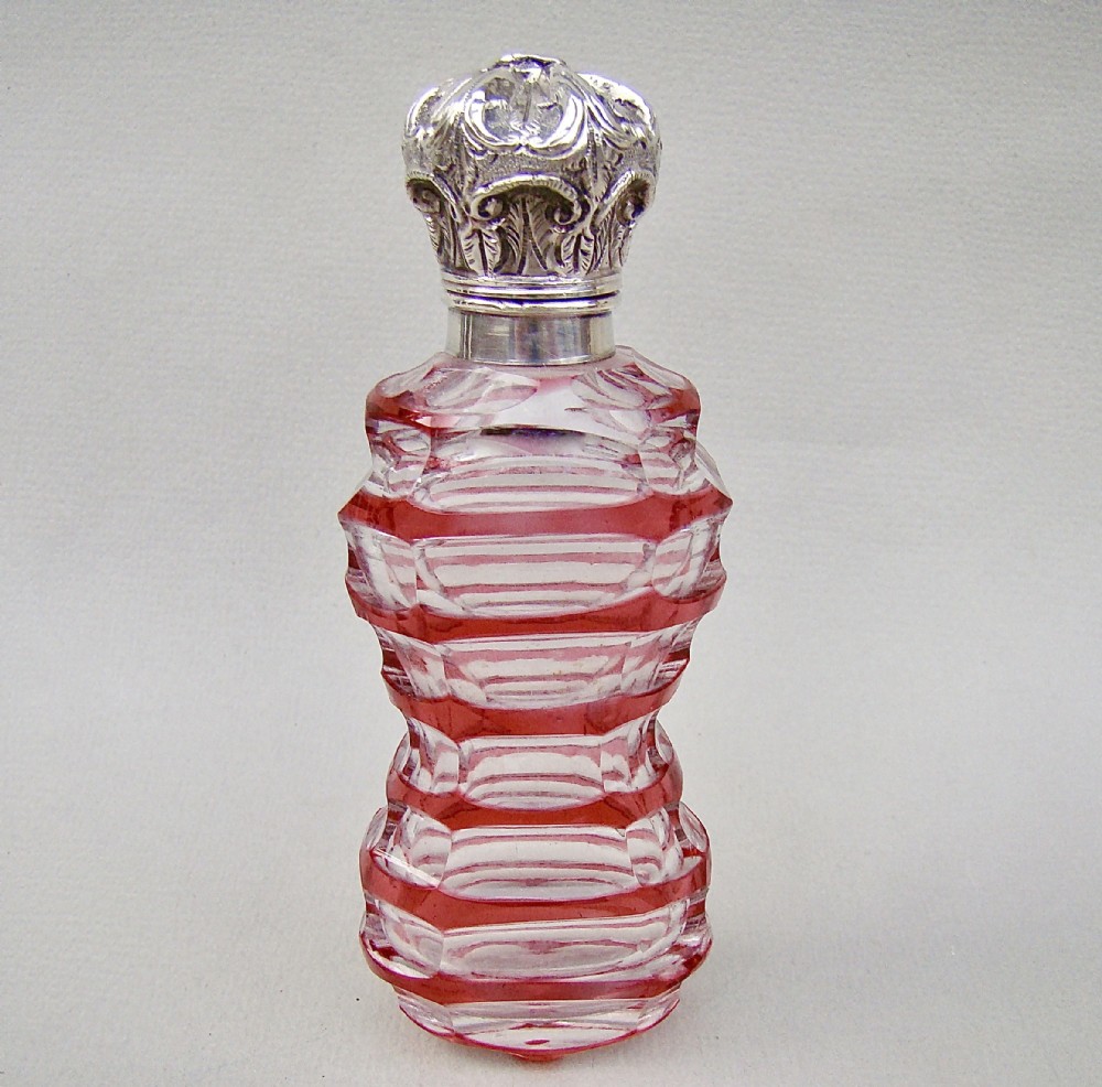 LARGE VICTORIAN BOHEMIAN OVERLAY CRANBERRY GLASS SCENT BOTTLE, CIRCA 1870
