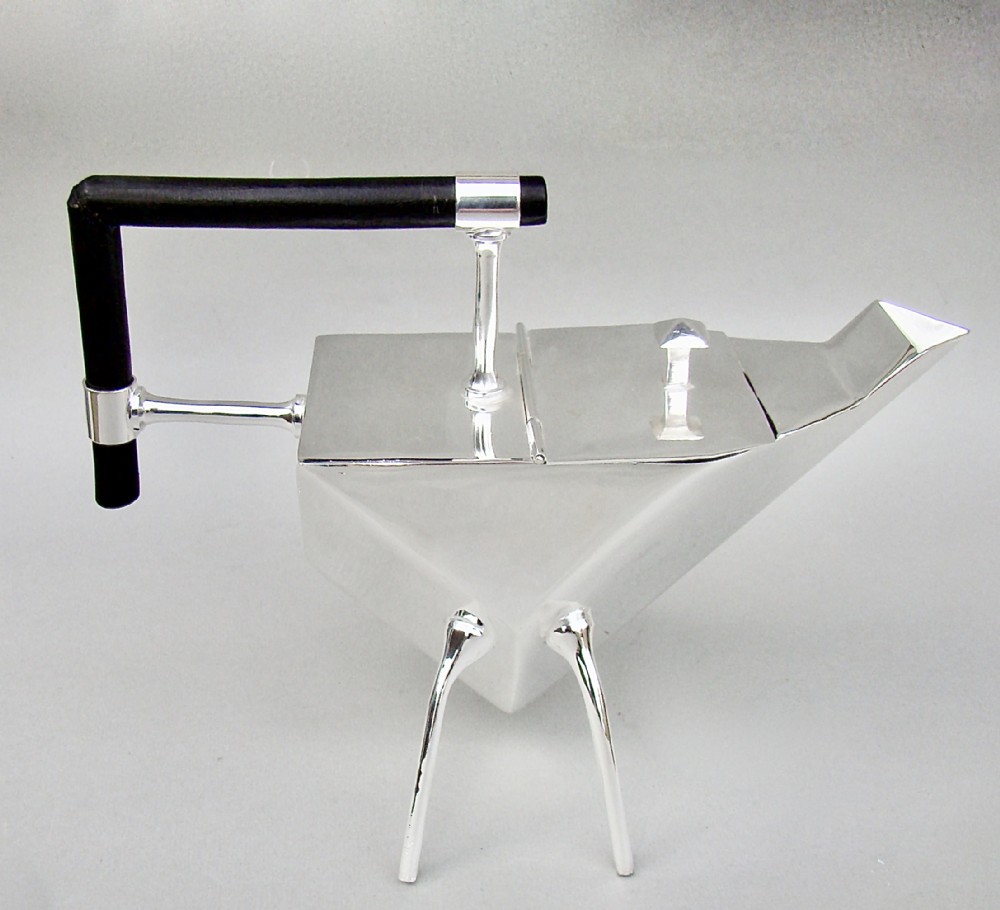 MID-CENTURY CHRISTOPHER DRESSER STYLE SILVER PLATED ANGULAR TEAPOT, CIRCA 1960