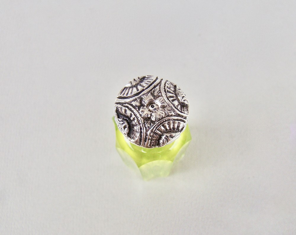 VICTORIAN SILVER & LIME GREEN SLICED-CUT GLASS SCENT BOTTLE , CIRCA 1890 View VI