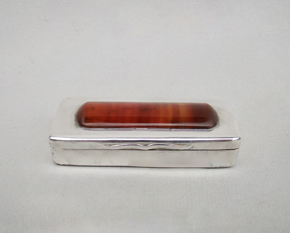RARE WILLIAM IV SILVER SNUFF BOX WITH AGATE CABOCHON BY EDWARD SMITH, BIRMINGHAM 1833