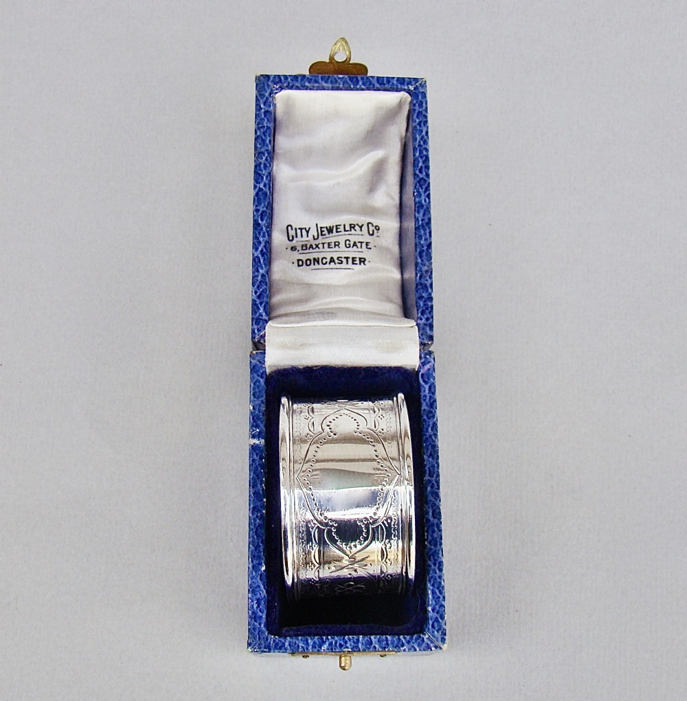 CASED VICTORIAN SILVER NAPKIN RING BY EDWARD HUTTON, LONDON 1882
