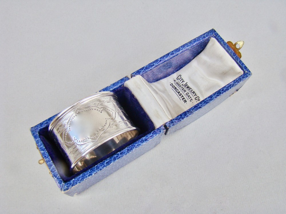 CASED VICTORIAN SILVER NAPKIN RING BY EDWARD HUTTON, LONDON 1882
 View II