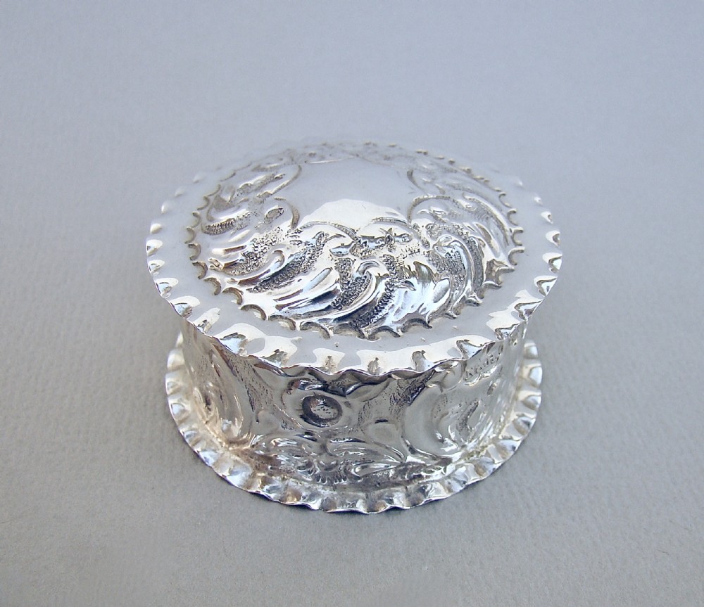 VICTORIAN SILVER TRINKET BOX BY NATHAN & HAYES, BIRMINGHAM 1894