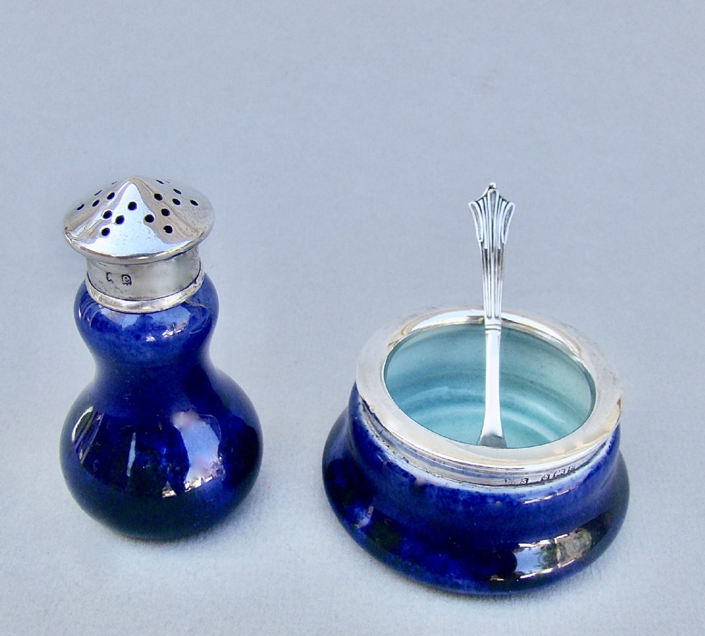 CHARMING EDWARDIAN SILVER MOUNTED SALT & PEPPER SET BY LEVI & SALAMAN, BIRMINGHAM 1905