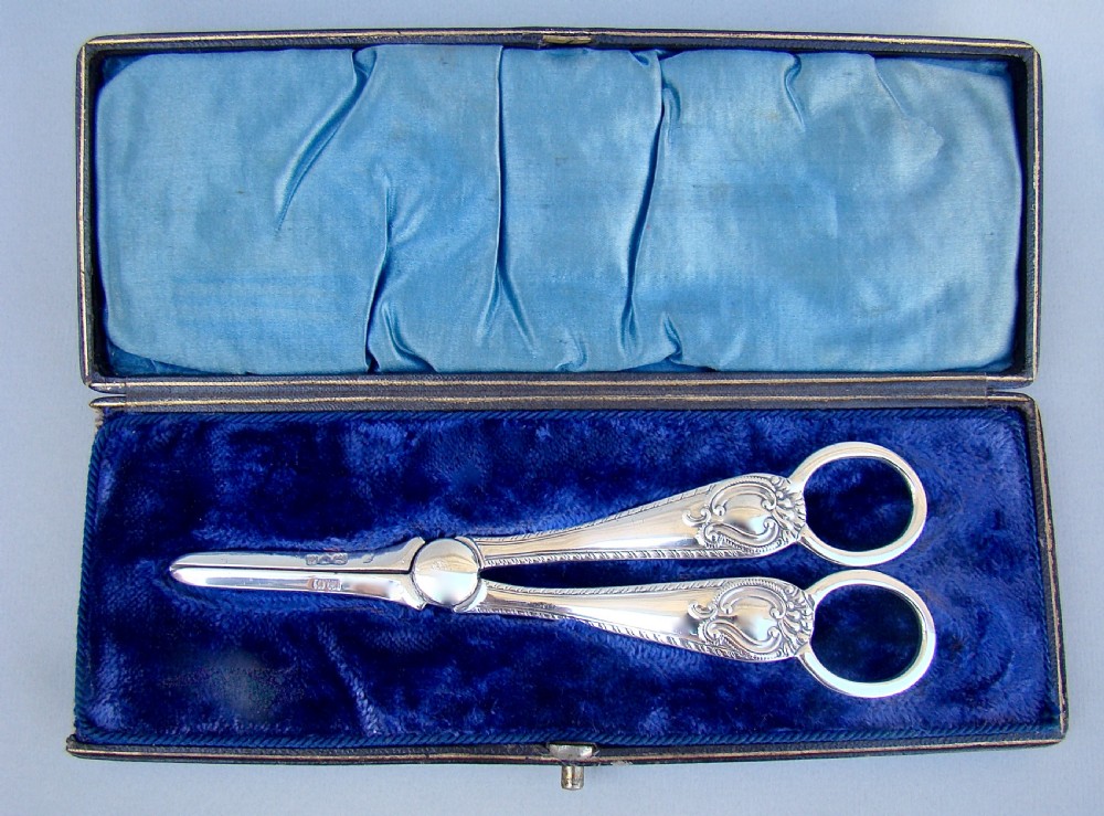CASED PAIR OF VICTORIAN SILVER GRAPE SCISSORS BY JOSIAH WILLIAMS & CO, LONDON 1899