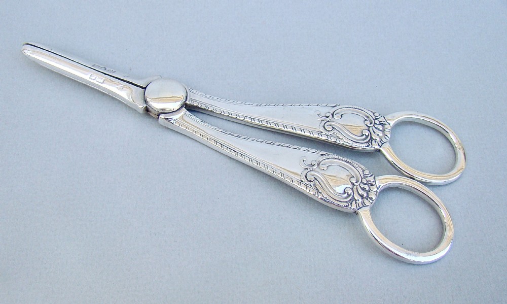CASED PAIR OF VICTORIAN SILVER GRAPE SCISSORS BY JOSIAH WILLIAMS & CO, LONDON 1899 View II