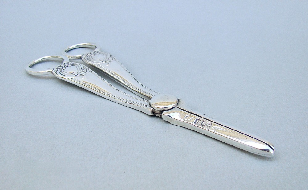 CASED PAIR OF VICTORIAN SILVER GRAPE SCISSORS BY JOSIAH WILLIAMS & CO, LONDON 1899 View IV