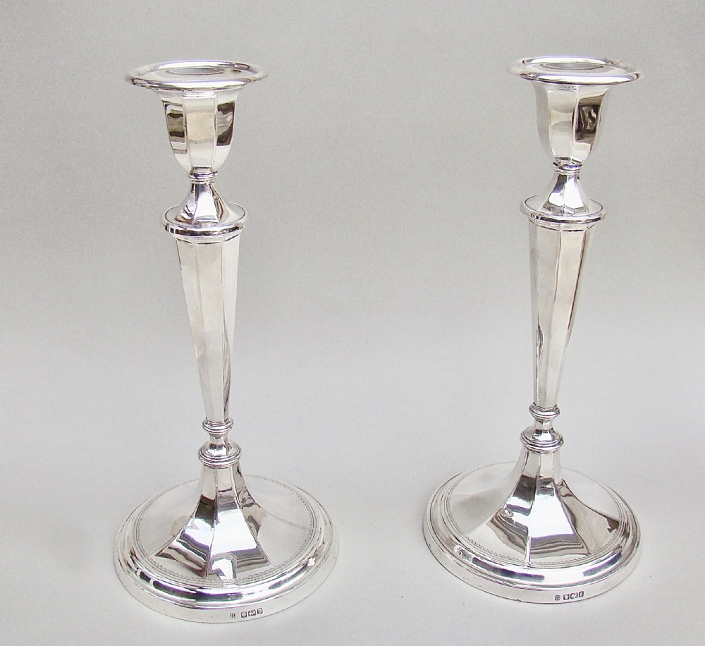 ELEGANT PAIR OF EDWARDIAN STERLING SILVER COLUMN CANDLESTICKS BY FORDHAM & FAULKNER, SHEFFIELD 1910