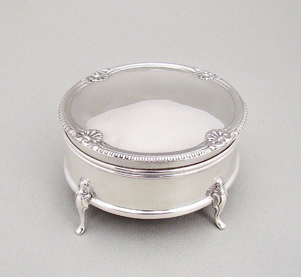 EXQUISITE GEORGE V SILVER JEWELLERY BOX BY HENRY MATTHEWS, BIRMINGHAM 1922