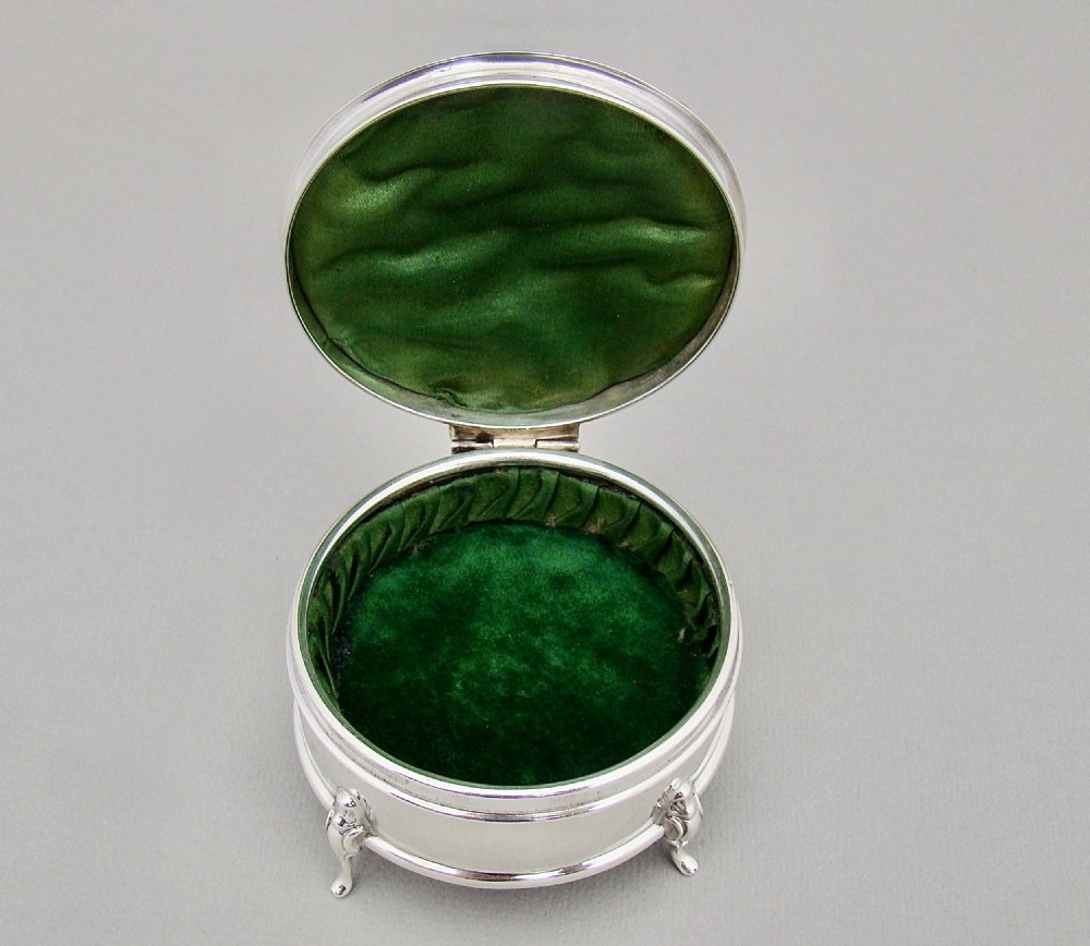 EXQUISITE GEORGE V SILVER JEWELLERY BOX BY HENRY MATTHEWS, BIRMINGHAM 1922 View VII