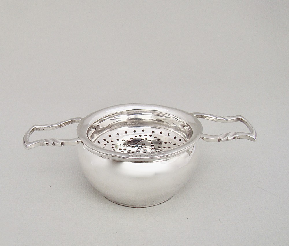 GEORGE VI SILVER TEA STRAINER & STAND BY S. BLANCKENSEE & SONS, BIRMINGHAM 1937