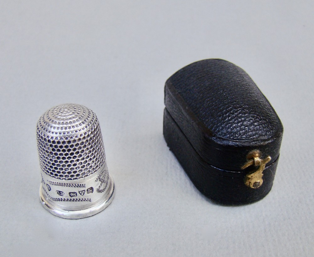 CASED GEORGE V SILVER THIMBLE BY CHARLES HORNER, CHESTER 1911 View V