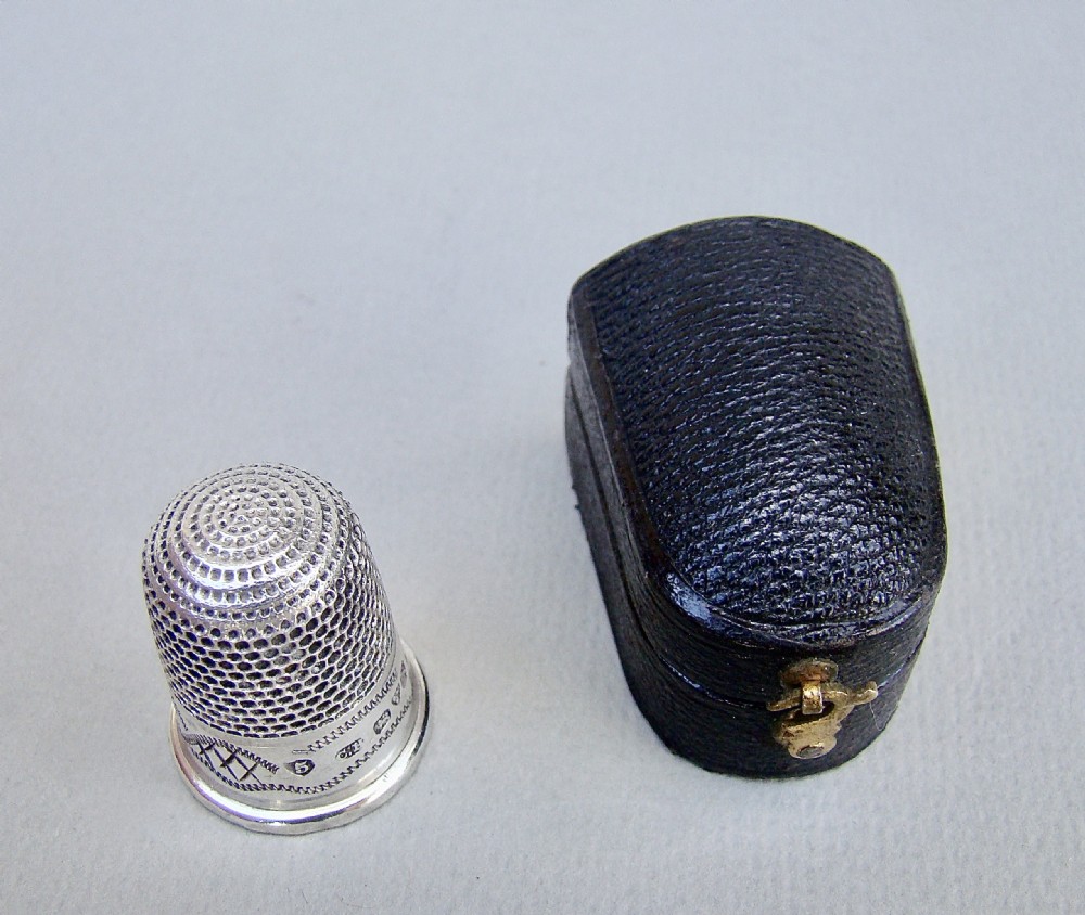 CASED GEORGE V SILVER THIMBLE BY CHARLES HORNER, CHESTER 1911 View VI