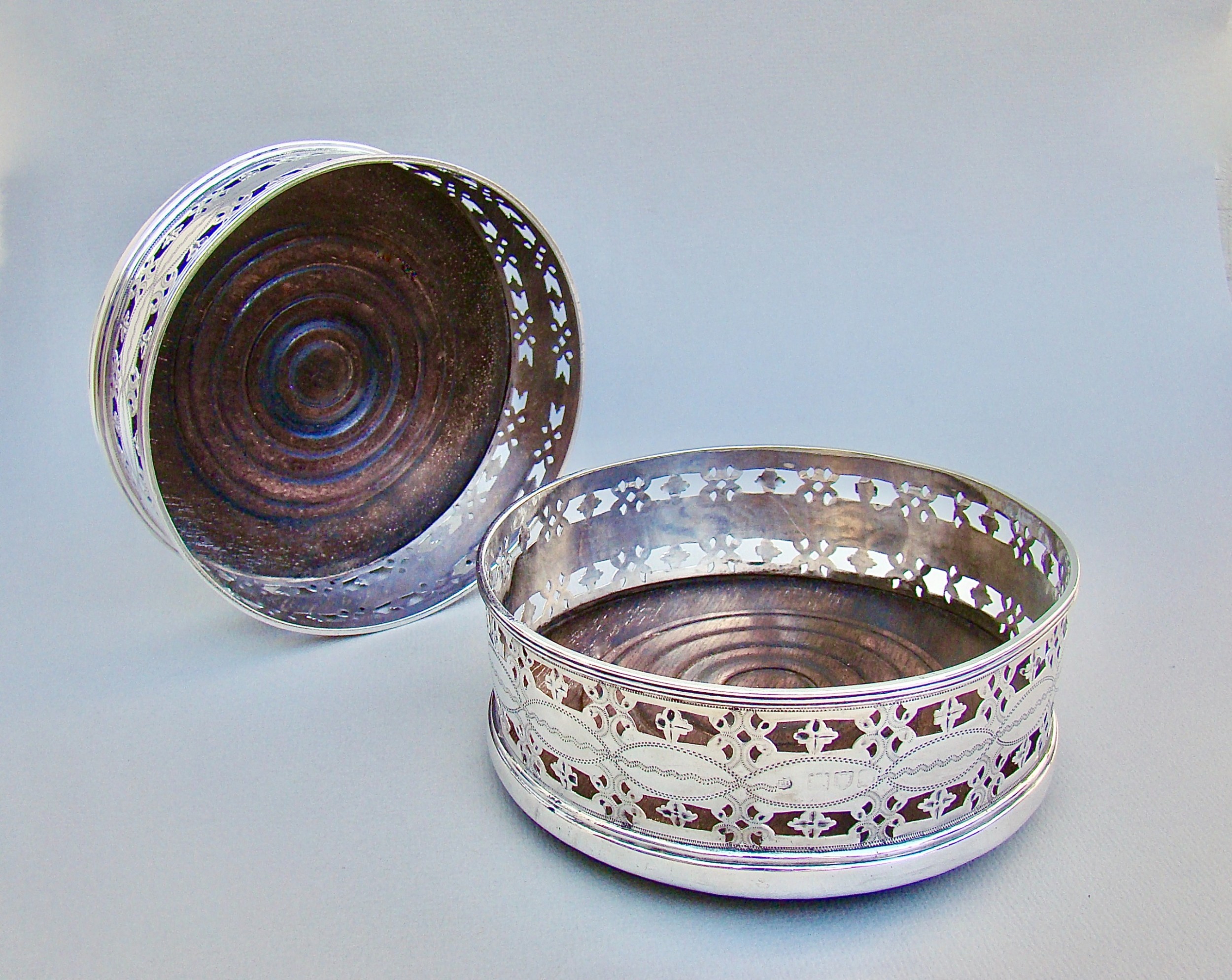 FABULOUS PAIR OF VICTORIAN STERLING SILVER WINE COASTERS BY THOMAS BRADBURY & SONS, LONDON 1898