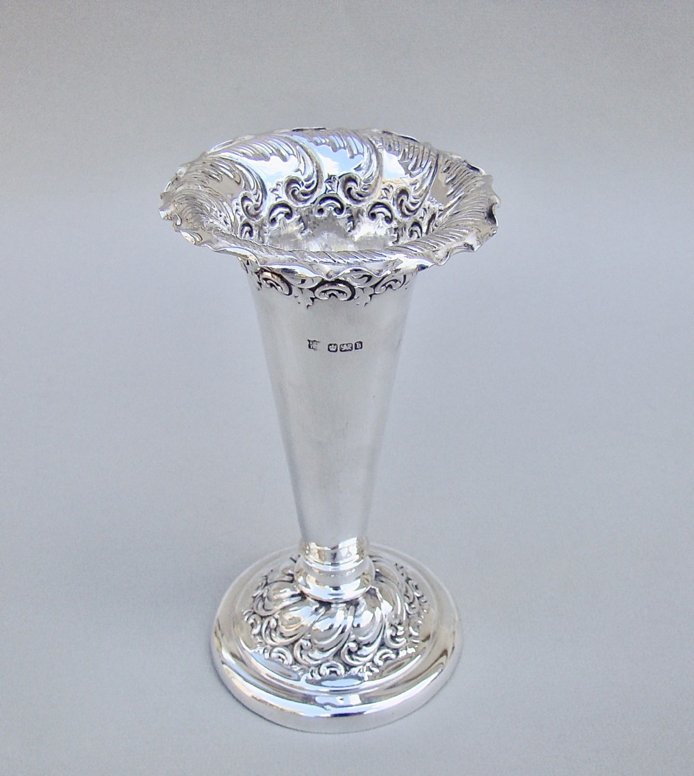 VICTORIAN SOLID SILVER VASE BY THE FENTON BROTHERS, SHEFFIELD 1900