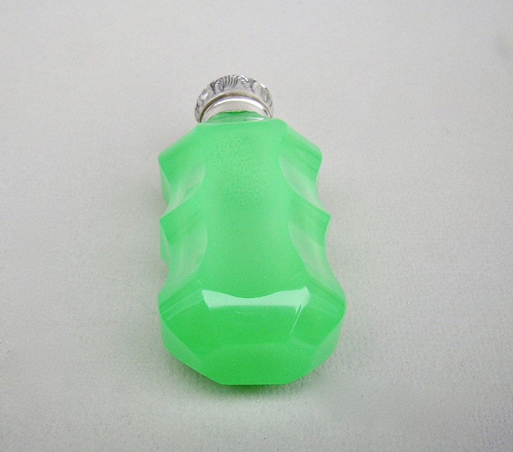 STUNNING SILVER MOUNTED OPALINE URANIUM GLASS SCENT BOTTLE BY ROBERT PRINGLE,  BIRMINGHAM 1912 View VI