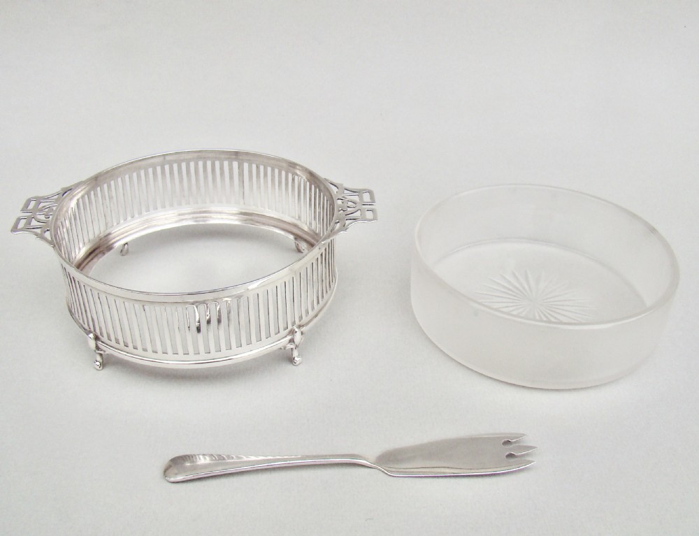 LARGE GEORGE V SILVER BUTTER DISH BY JAY'S, BIRMINGHAM 1911 WITH ART DECO SILVER BUTTER KNIFE View V