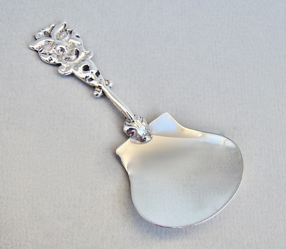 VICTORIAN SILVER CADDY SPOON BY JOHN MILLWARD BANKS, BIRMINGHAM 1892
