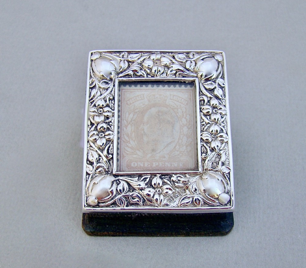 ART NOUVEAU SILVER SINGLE STAMP BOX BY EDWARD SOUTER BARNSLEY, BIRMINGHAM 1902