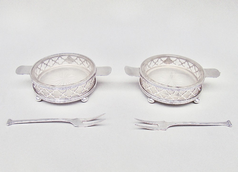 CASED PAIR OF ART DECO SILVER BUTTER DISHES BY CHARLES PERRY & CO, CHESTER 1926 View II