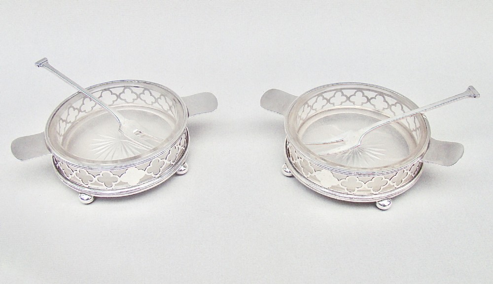 CASED PAIR OF ART DECO SILVER BUTTER DISHES BY CHARLES PERRY & CO, CHESTER 1926 View III