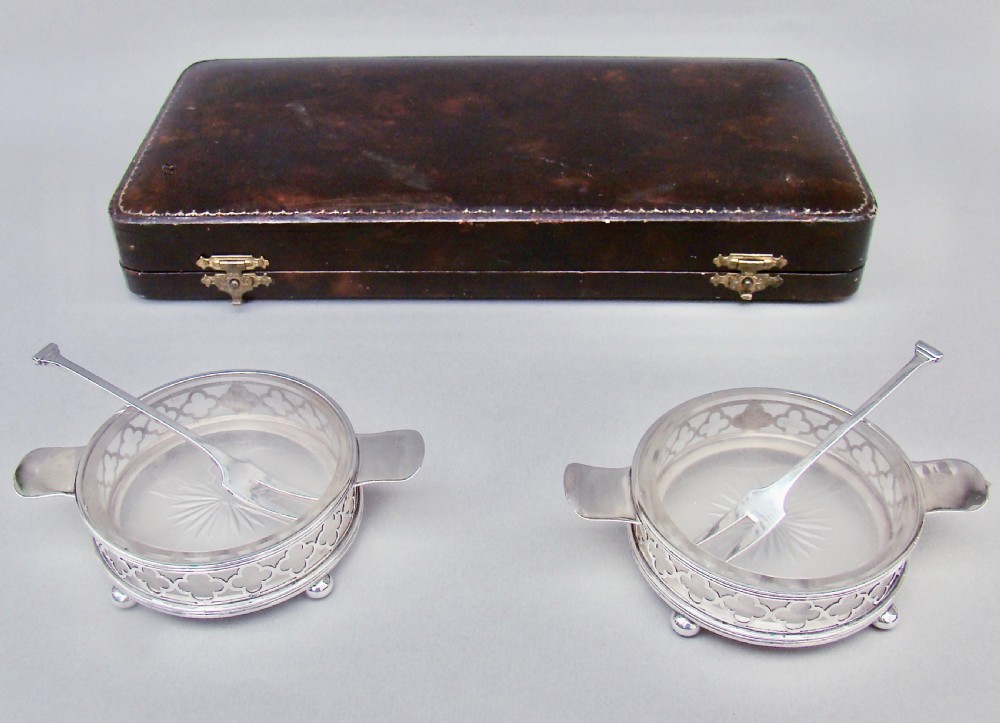 CASED PAIR OF ART DECO SILVER BUTTER DISHES BY CHARLES PERRY & CO, CHESTER 1926 View IX
