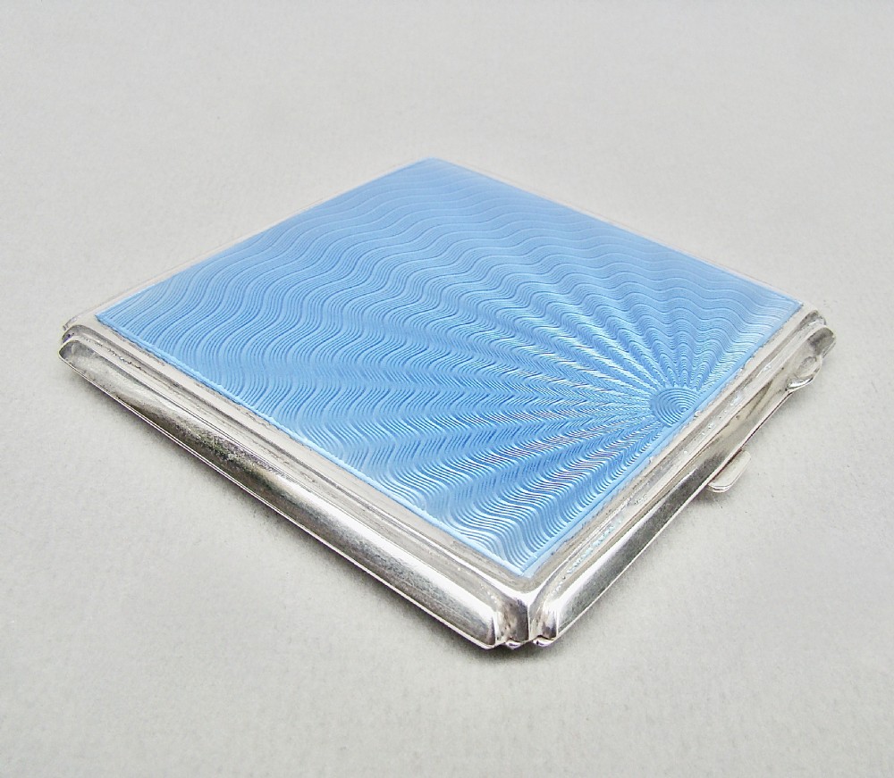 STUNNING ART DECO SILVER AND GUILLOCHE ENAMEL COMPACT BY DEAKIN & FRANCIS, BIRMINGHAM 1921 View II