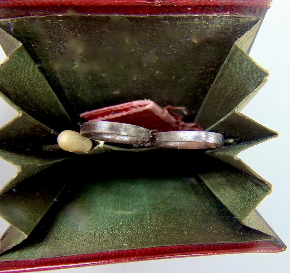 RARE GEORGIAN SILVER MOUNTED RED LEATHER SEWING ETUI OR NEEDLE CASE,  CIRCA 1795 View VII