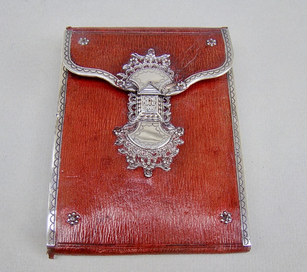 RARE GEORGIAN SILVER MOUNTED RED LEATHER SEWING ETUI OR NEEDLE CASE,  CIRCA 1795 View VIII