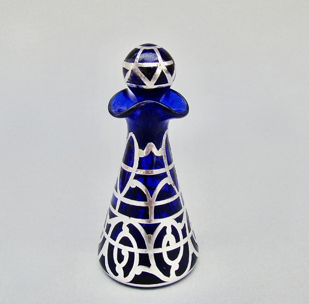 GEORGE V STERLING SILVER & BRISTOL BLUE GLASS SCENT BOTTLE, BIRMINGHAM 1914