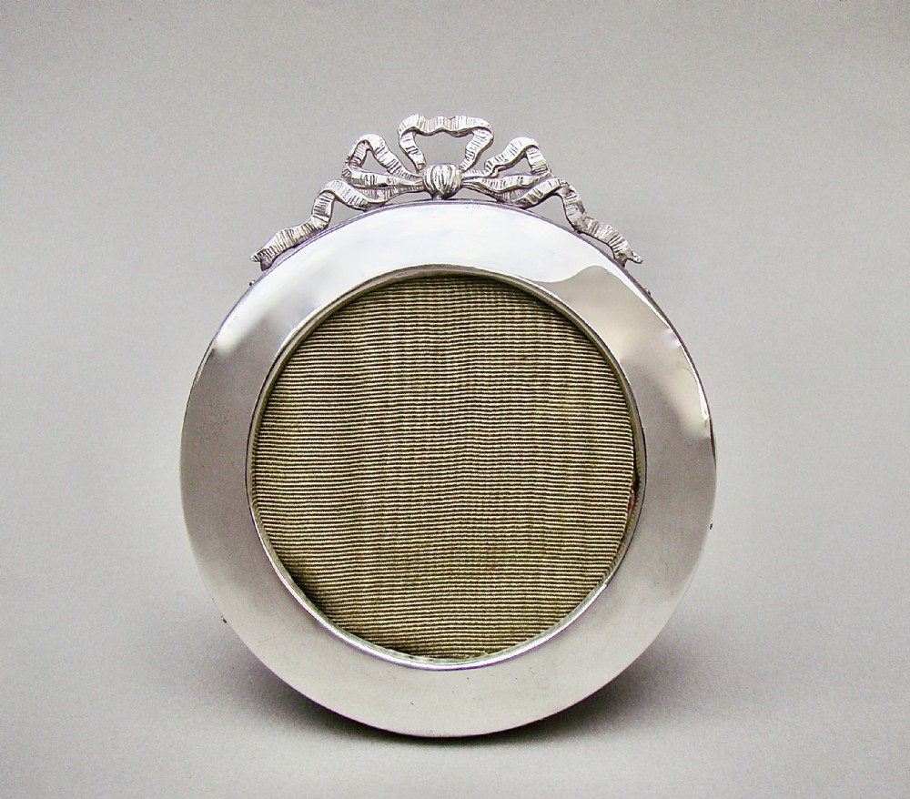 DELIGHTFUL GEORGE V SILVER RIBBON PHOTO FRAME BY JESSE EARL, LONDON 1920