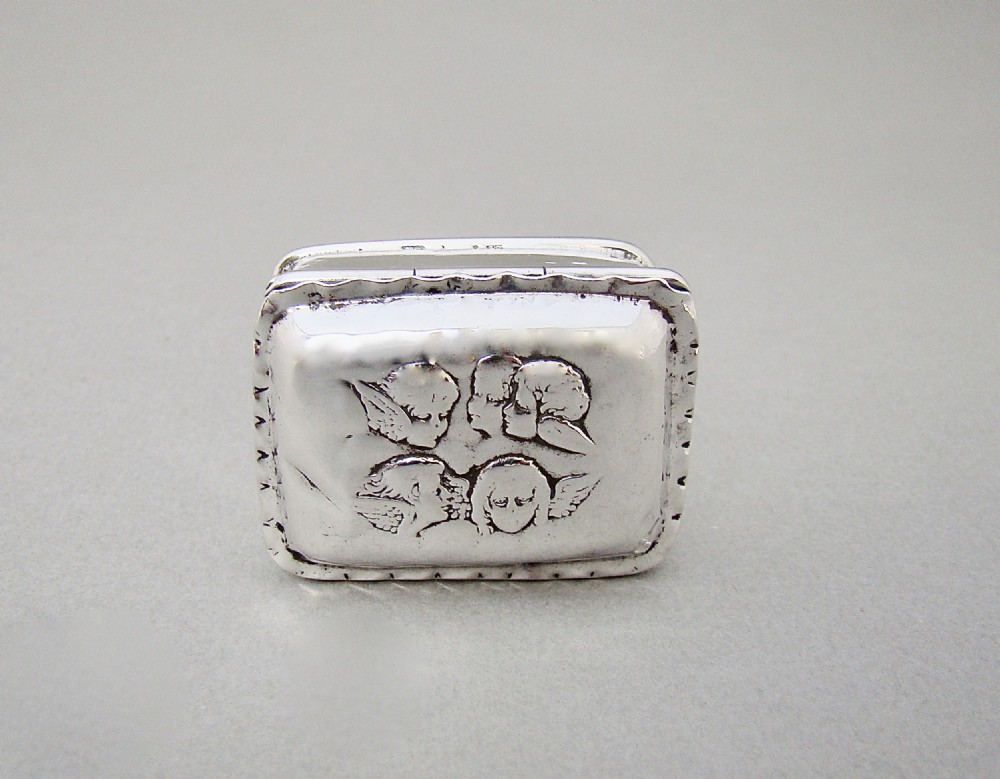 ART NOUVEAU 'REYNOLDS ANGELS' SILVER PILL BOX BY ROBERT PRINGLE & SONS, BIRMINGHAM 1904 View II