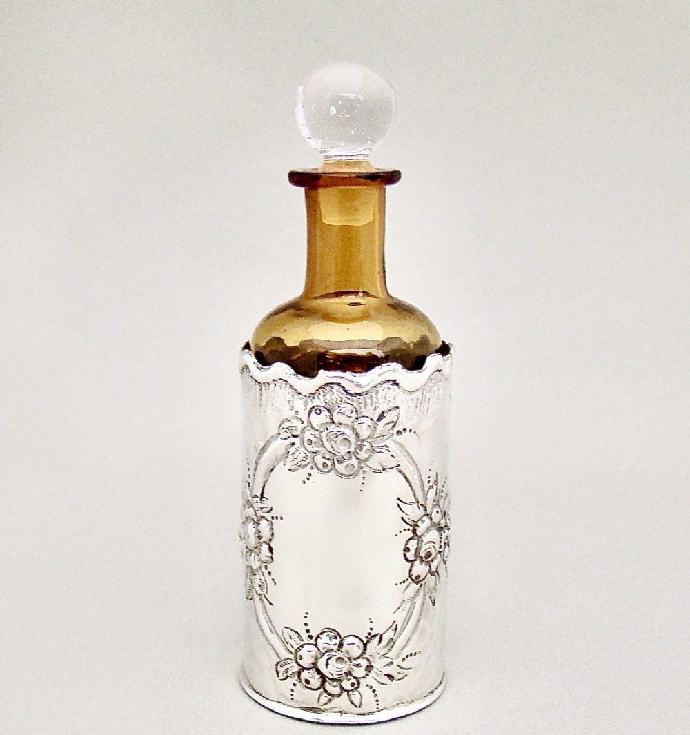 EDWARDIAN SILVER & AMBER GLASS SCENT BOTTLE BY ROBERT PRINGLE & SONS, CHESTER 1909