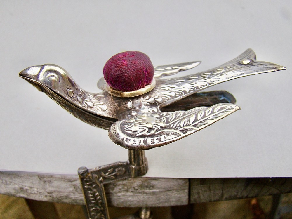 CHARMING VICTORIAN SILVER PLATED HEMMING BIRD SEWING CLAMP & PIN CUSHION, CIRCA 1850 View III