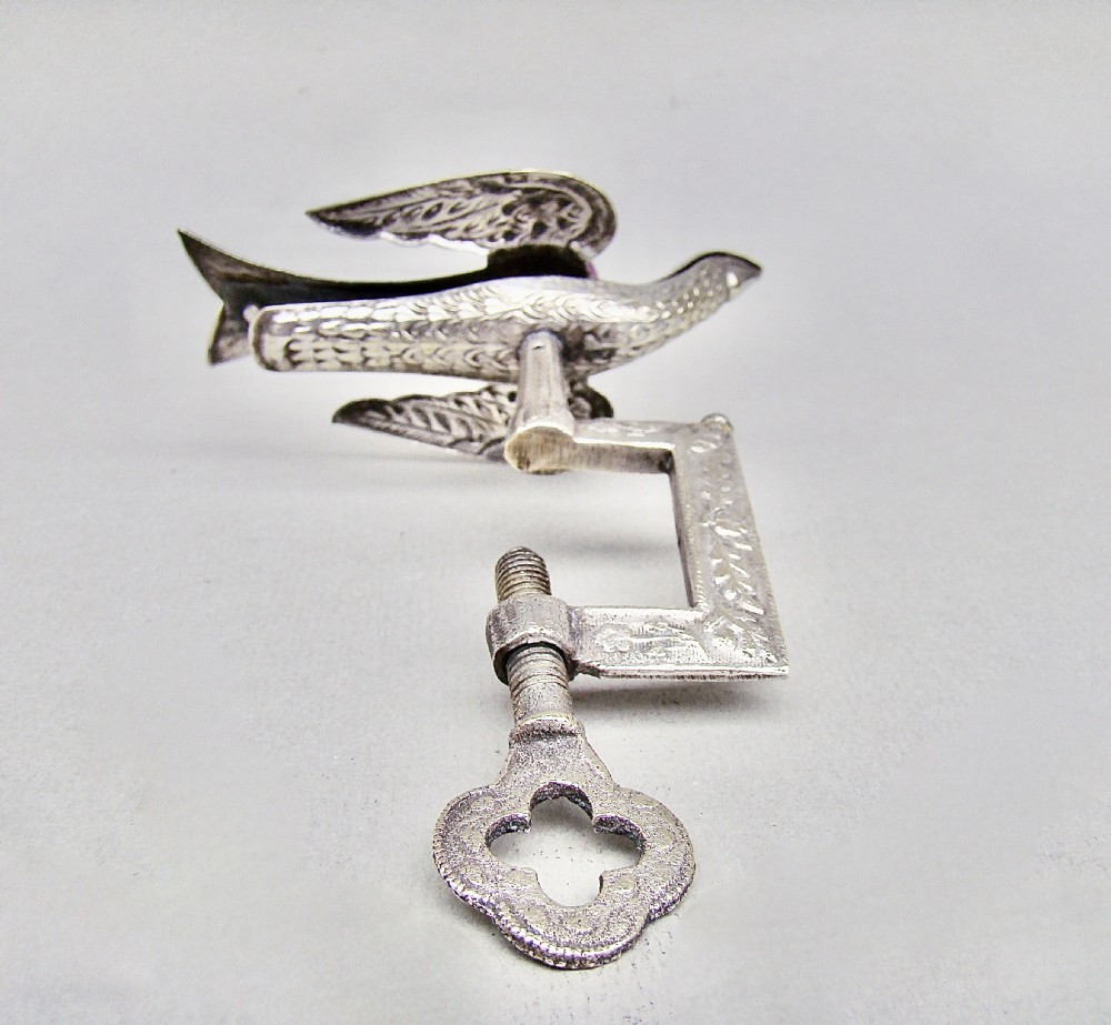 CHARMING VICTORIAN SILVER PLATED HEMMING BIRD SEWING CLAMP & PIN CUSHION, CIRCA 1850 View VI