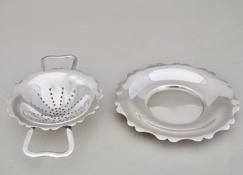 GEORGE VI SILVER TEA STRAINER & STAND BY E. J. HOULSTON, BIRMINGHAM 1944 View III