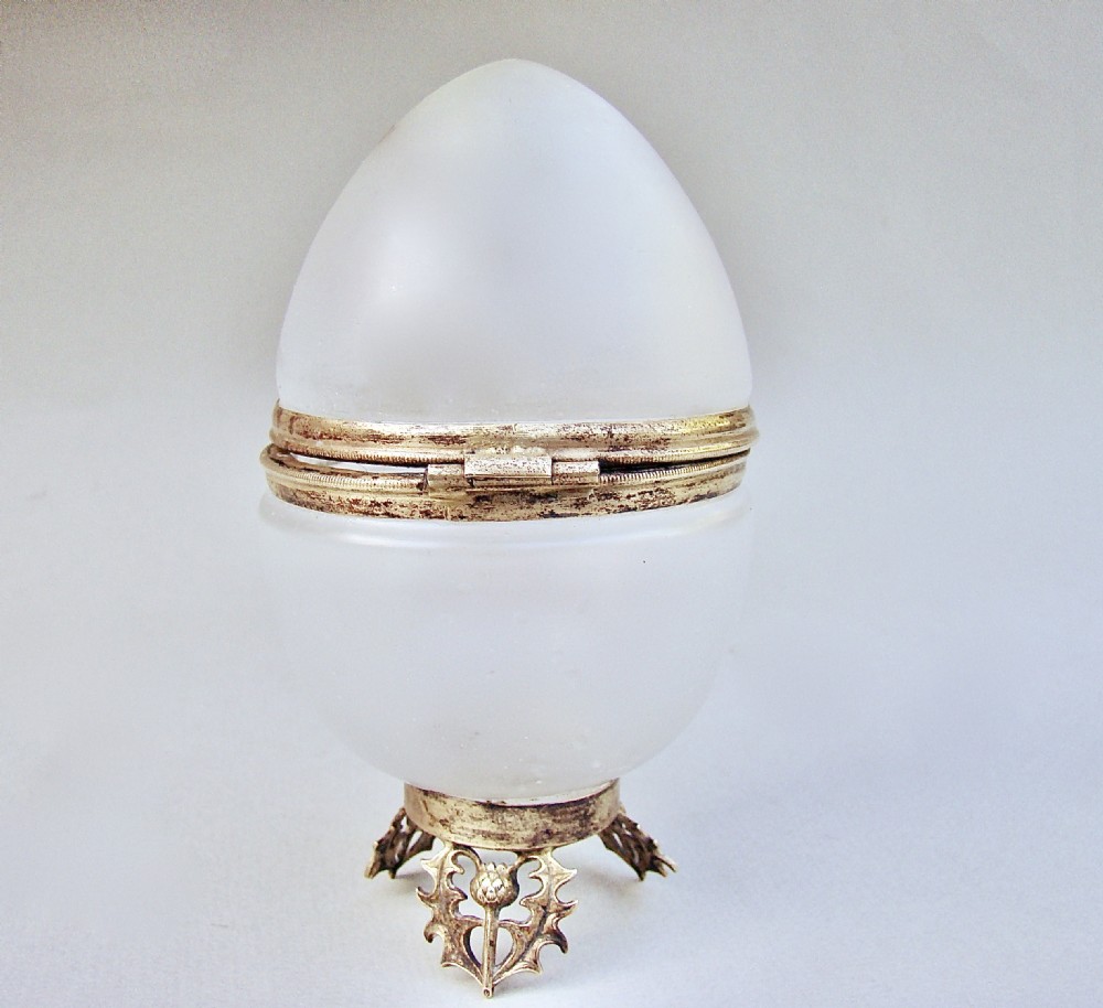 RARE 19TH C. FRENCH EGG-SHAPED ENAMELLED GLASS TRINKET BOX WITH ORMULU MOUNTS, CIRCA 1890
 View VII
