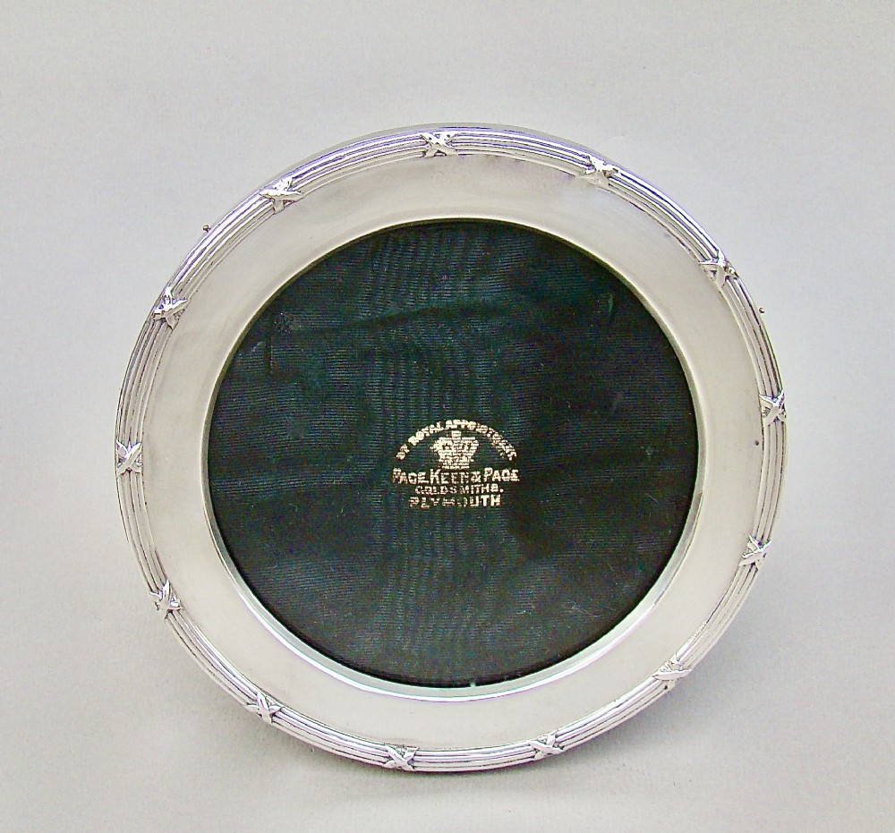 EDWARDIAN SILVER PHOTO FRAME BY DEAKIN & FRANCIS, BIRMINGHAM 1903