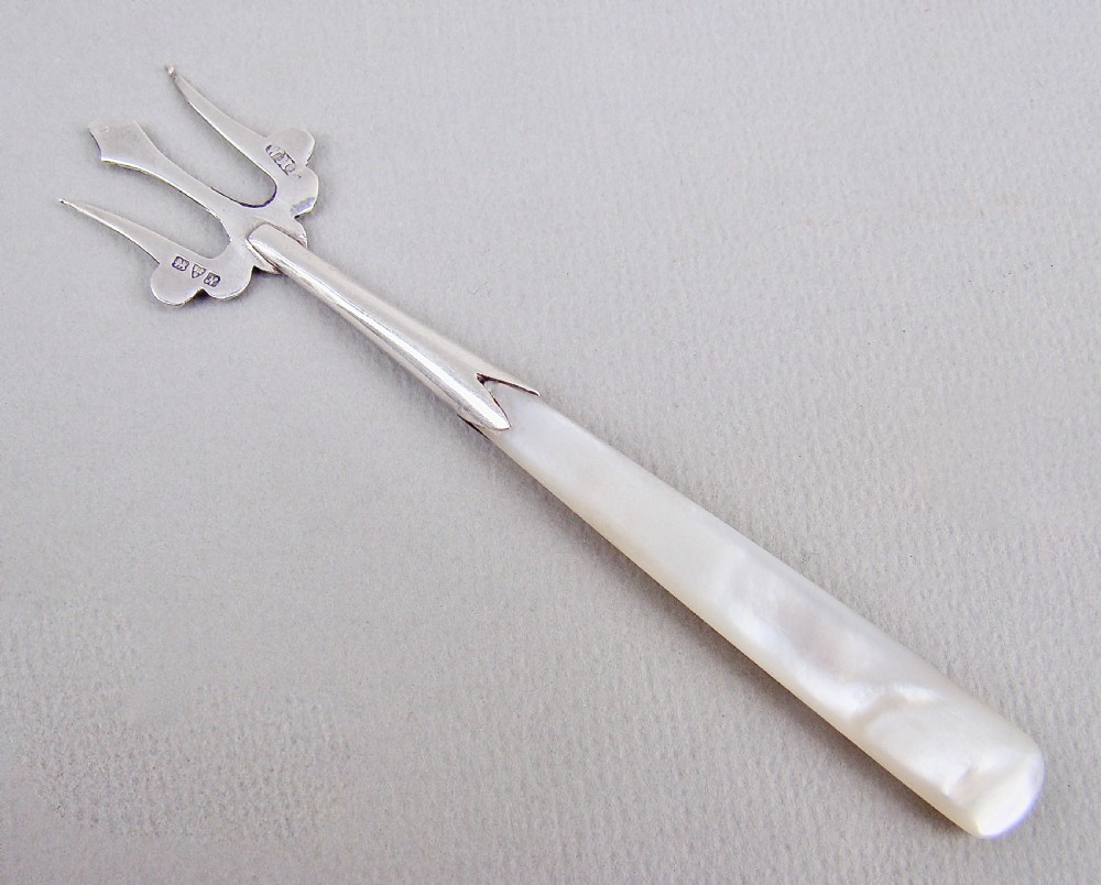 GEORGE V SILVER PICKLE FORK BY WILLIAM HENRY LEATHER, CHESTER 1913
 View II