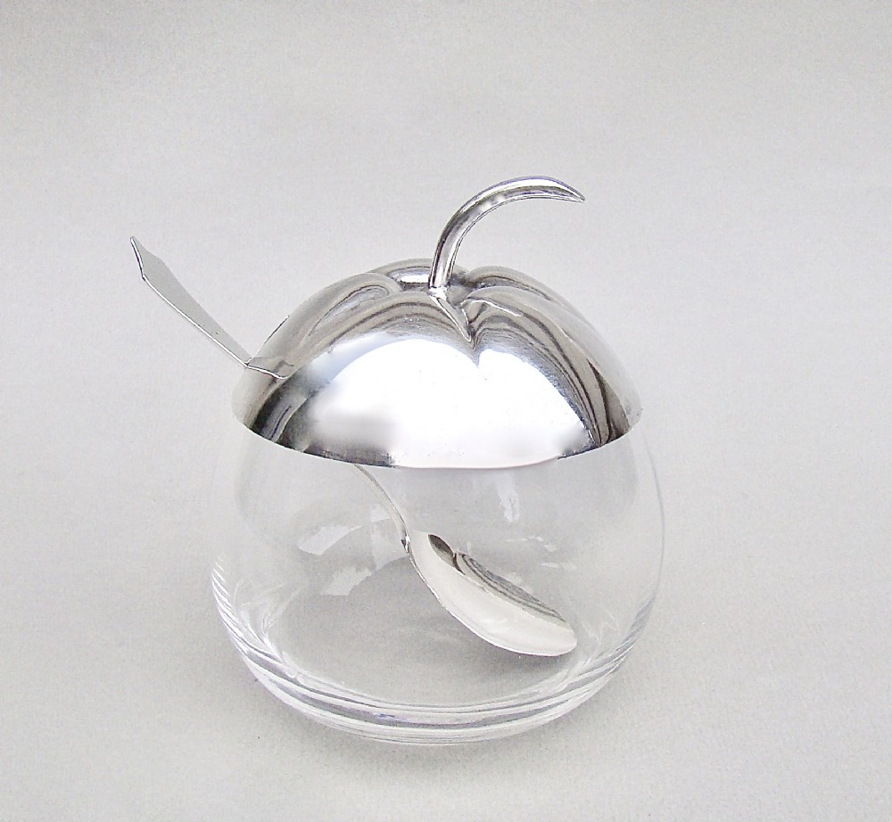ART DECO SILVER PLATED APPLE-SHAPED PRESERVE JAR WITH SILVER PRESERVE SPOON, SHEFFIELD 1922